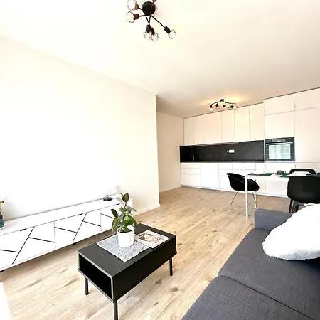 Apartment Ac & Parking Pressburg