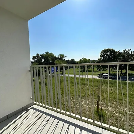 Apartment Ac & Parking